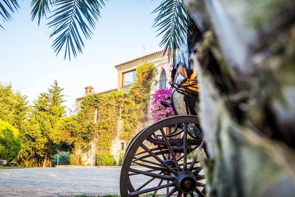 Гостевой дом Le Colline Del Gelso-Masseria Mazzei Россано Экстерьер фото